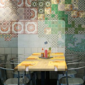 Cloison de séparation de table de restaurant en plexi – Format 70 x 65 cm